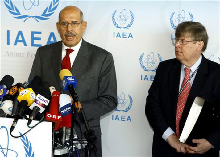 Mohamed ElBAradei, yfirmaður Alþjóða kjarnorkumálastofnunarinnar (t.v.), og Olli Heinonen, yfirmaður vopnaeftirlits SÞ (t.h.).