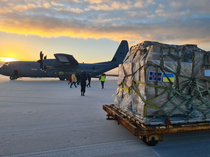 Kanada lagði til herþotu til að flytja vetrarbúnaðinn og sjúkragögnin til Úkraínu.