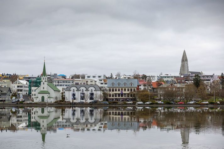 Íbúar á landinu gætu orðið 400.000 fyrir árslok.