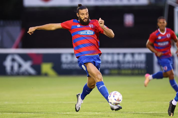 Andy Carroll var handtekinn í vor.