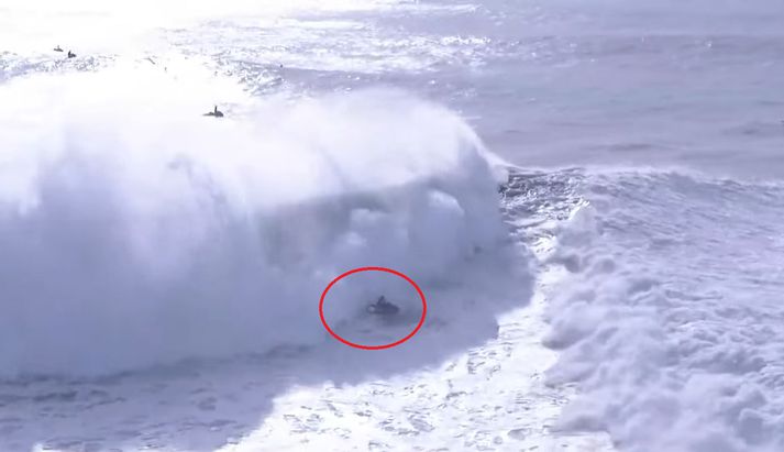 Nazare er vinsæll staður þegar kemur að brimbrettaiðkun en öldurnar þar geta verið gríðarlega stórar.