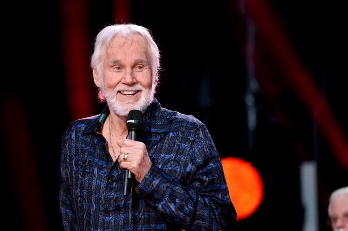 Kenny Rogers á sviði í Tennessee árið 2017.