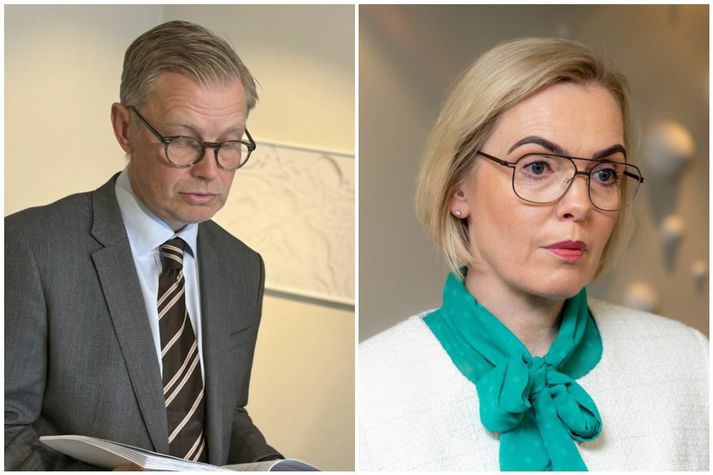Sigurður Kári Kristjánsson með skýrslu starfshópsins og Guðrún Hafsteinsdóttir dómsmálaráðherra. Skýrslan var gerð fyrir hennar ráðuneyti.