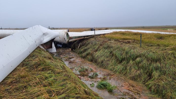 Ónýtar vindmyllur voru felldar í Þykkvabæ í fyrra. Íbúum þar virðist ekki hugnast að fá nýjar í þeirra stað.