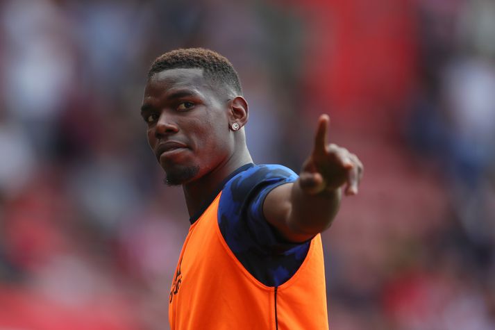 Paul Pogba hress og kátur á St. Mary's í dag.