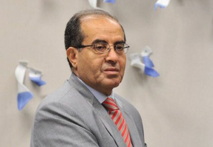 Mahmoud Jibril, leiðtogi uppreisnarmanna, er nú á leið til Frakklands.