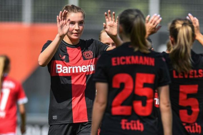 Karólína Lea fór meidd af velli í fyrri hálfleik í leik Bayer Leverkusen gegn Frankfurt. 