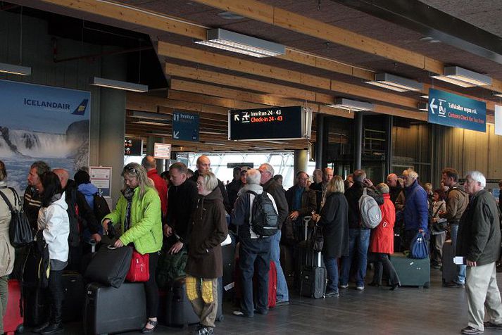 ferðamenn Útlit er fyrir að erlendum ferðamönnum fjölgi hér á landi um 20 prósent frá árinu 2010. Alls munu um 600 þúsund manns sækja landið heim.
fréttablaðið/þorgils