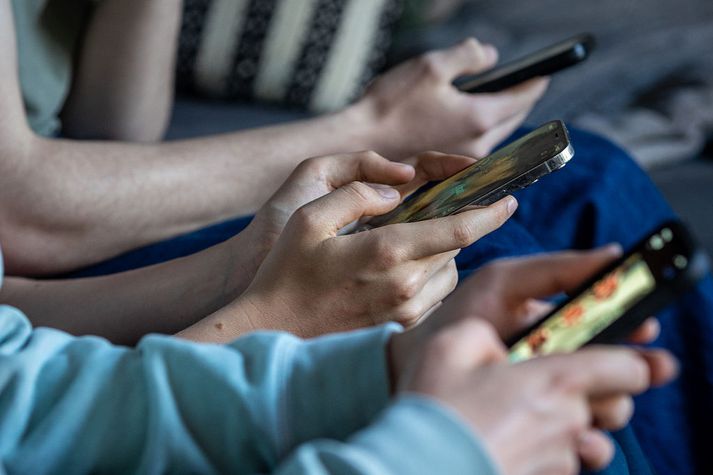 Miðlarnir Snapchat, TikTok, X, og Instagram eru meðal þeirra sem börn yngri en 16 ára munu ekki mega hafa aðgang að.