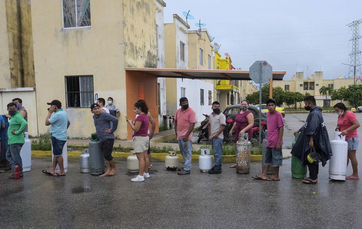 Íbúar Cancun í röð til að kaupa gas. Þesi mynd var tekin í gær.