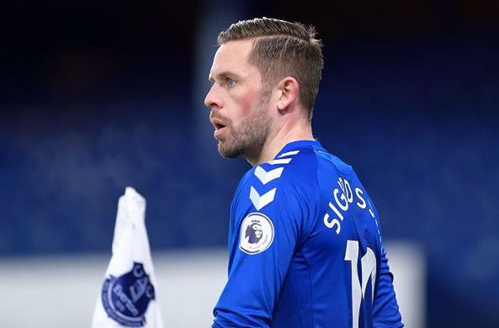 Gylfi var settur inn sem dýpsti miðjumaður Everton.