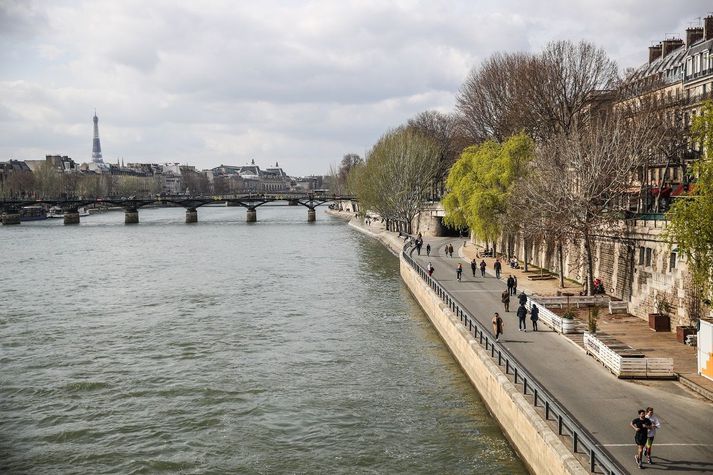 Fjölmargir ferðamenn sækja París heim á hverju ári, við hefðbundnar kringumstæður, og er útlit fyrir að Bandaríkjamenn geti gert það á nýjan leik á næstunni.