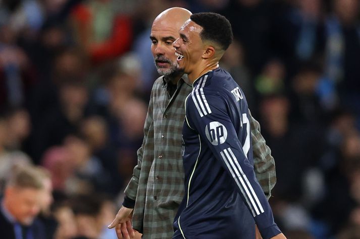 Pep Guardiola ræddi við Trent Alexander-Arnold eftir sigur Real Madrid í kvöld og enski bakvörðurinn hafði greinilega mjög gaman af því.