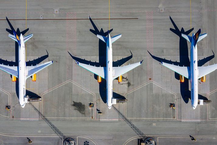 Flugvélar Icelandair standa óhreyfðar meðan millilandaflug liggur niðri. Ætla má að meiri hreyfing verði á Keflavíkurflugvelli þegar opnað verður fyrir komur ferðamanna á næstu vikum - með skilyrðum.