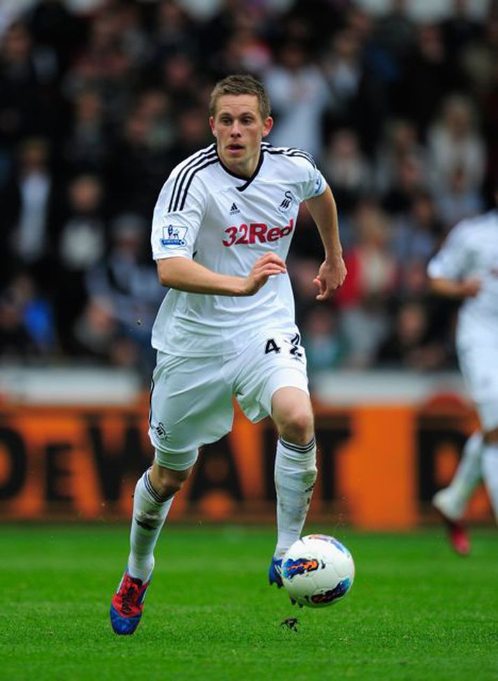 Gylfi Þór lagði upp mark og átti skot í stöng í 4-4 jafnteflinu gegn Wolves í gær.