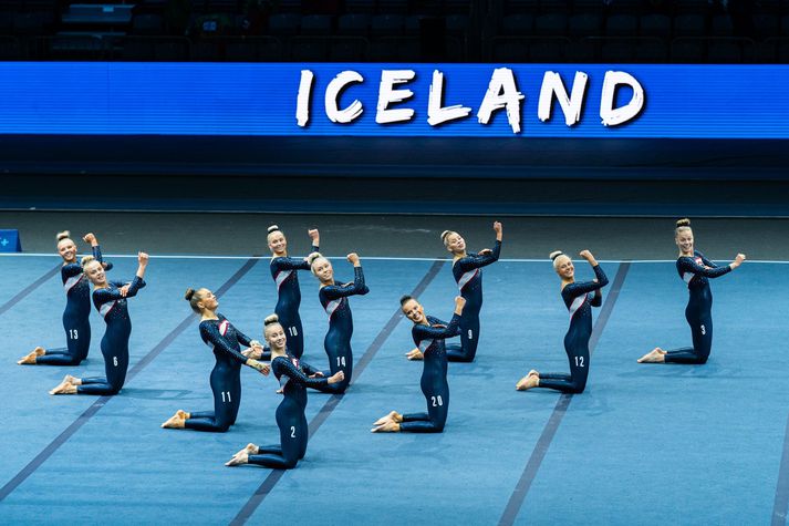 Íslensku stelpurnar í gólfæfingunum sem skilaði þeim 21.025 í einkunn. Ekkert lið fékk hærri einkunn fyrir nokkra æfingu í undanúrslitunum.