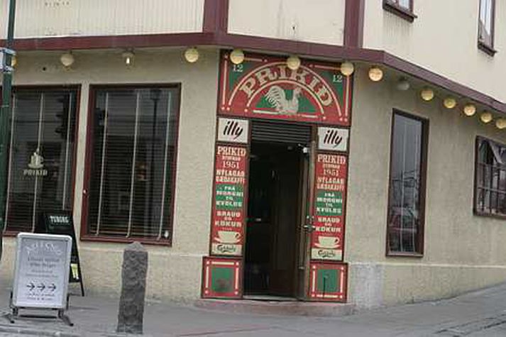 Öxinni var sveiflað til móts við Prikið í miðbænum.