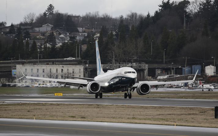 Boeing 737 MAX vél hefur sig til lofts.