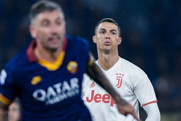 Cristiano Ronaldo fékk sérmeðferð hjá UEFA,