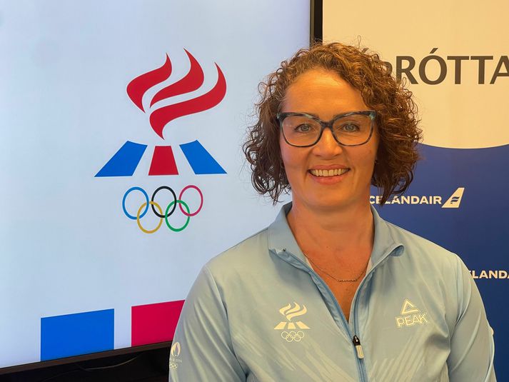 Erna Héðinsdóttir hefur dæmt í lyftingum í áratug og er nú komin inn á Ólympíuleikana.