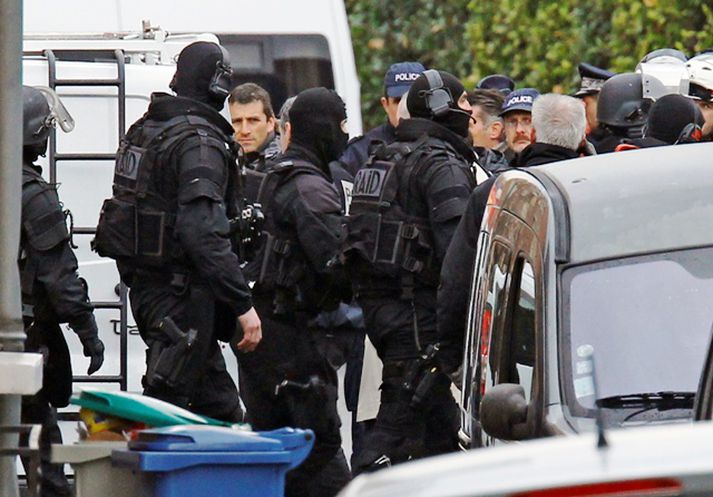 RAID sérsveitin stuttu áður en atlaga var gerð að íbúðinni.