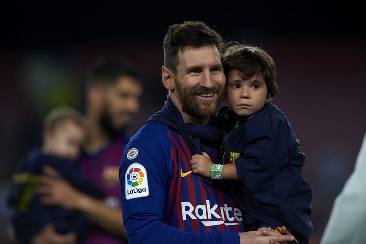 Lionel Messi með Mateo sem er mikill grallari.