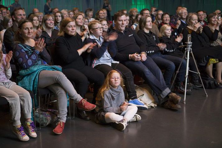 Mikill fjöldi fólks sótti tónleikana. Þrettán tónverk úr smiðju barna og ungmenna voru flutt í Hörpu á þriðjudag. 
Fréttablaðið/vilhelm