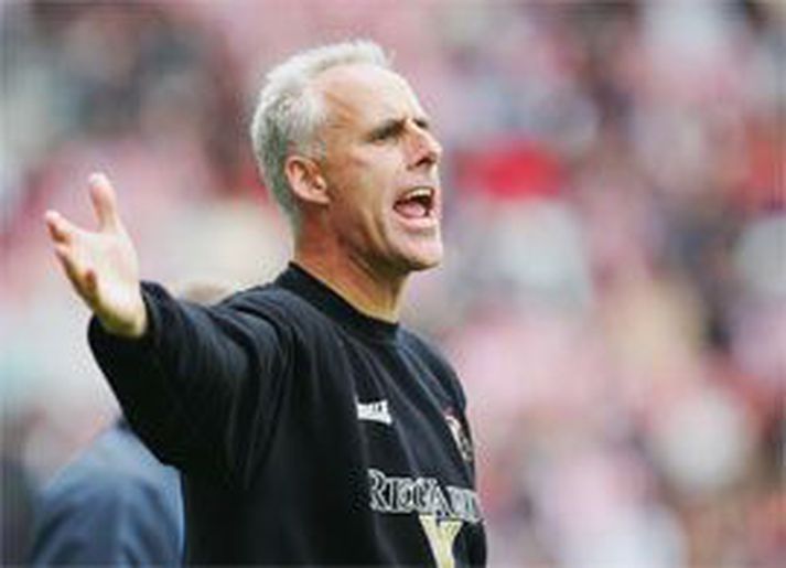Mick McCarthy, stjóri Úlfana, tefldi fram einkennilegu byrjunarliði á Old Trafford.