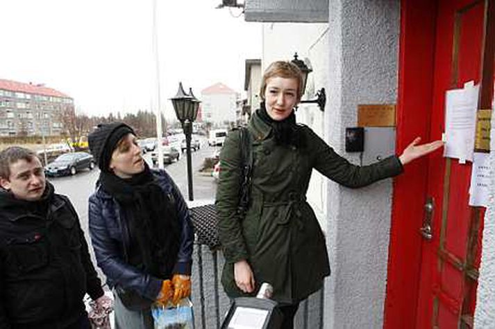 Anna Pála Sverrisdóttir, formaður Ungra Jafnaðarmanna mótmælti við kínverska sendiráðið á dögunum en nú er áformum Björns Bjarnasonar mótmælt.