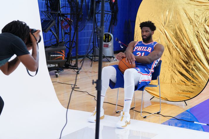 Joel Embiid er ein skærasta stjarna NBA-deildarinnar í körfubolta.