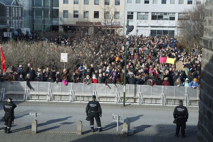 Varðstjóri hjá lögreglunni segist aldrei hafa séð jafnmikinn fjölda safnast saman á svo skömmum tíma.