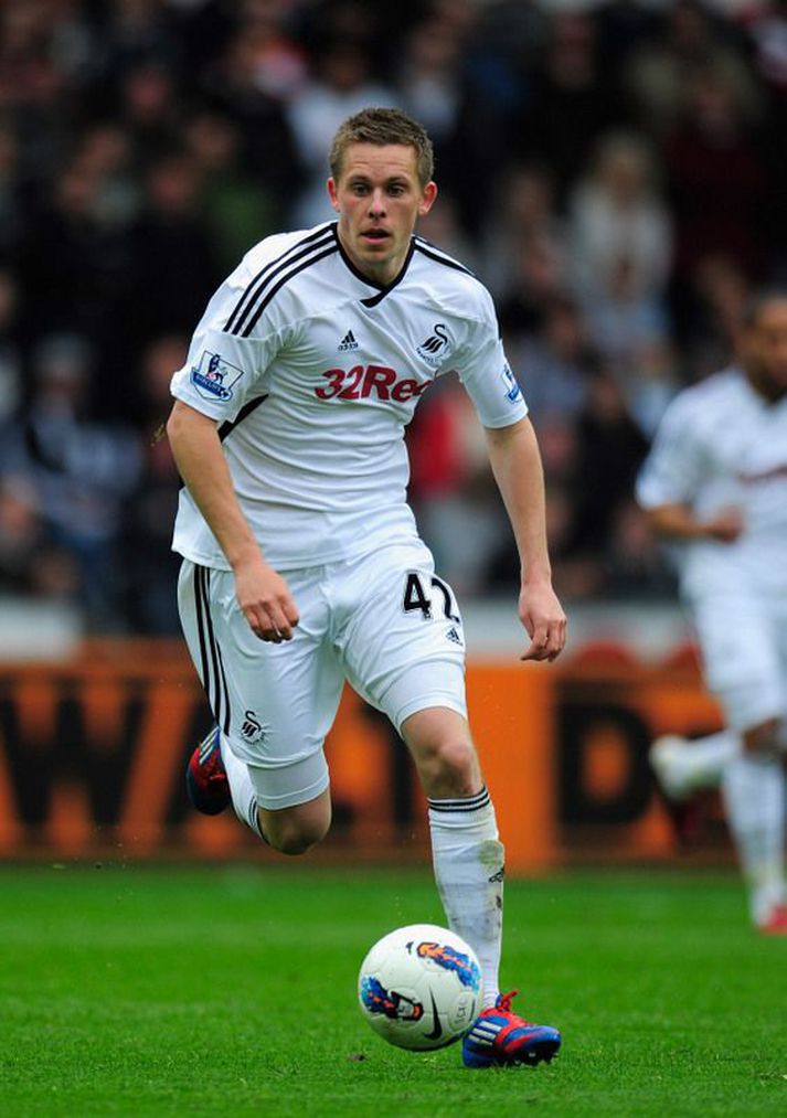 Gylfi Þór í búningi Swansea í apríl 2012.