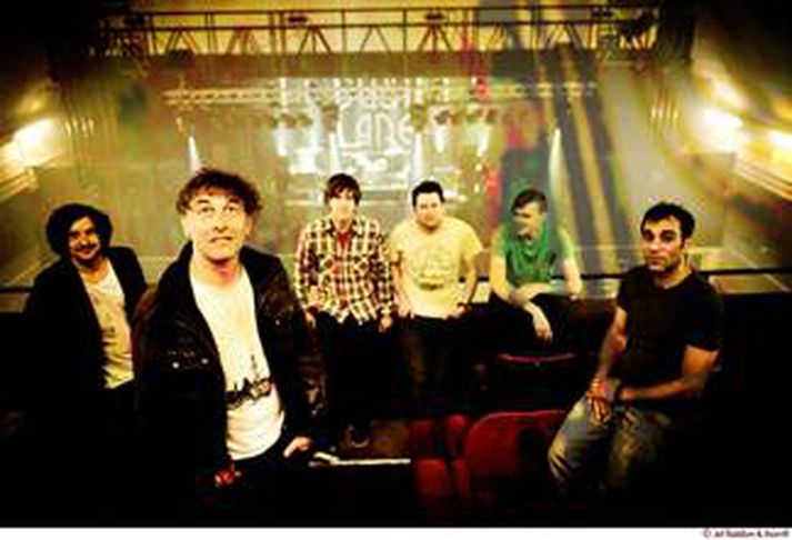 Yann Tiersen og hljómsveit.