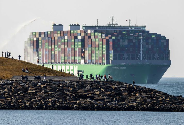 Evrópusambandið ætlar að jafna leikinn á milli evrópskra framleiðenda sem þurfa að greiða fyrir losunarheimildir og samkeppnisaðila þeirra utan álfunnar þar sem grænum gjöldum er ekki til að dreifa.