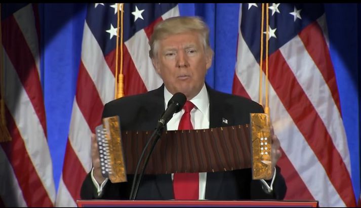 Trump væri afar fær með harmonikku.