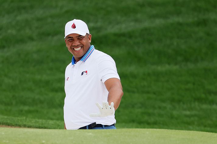 Jhonattan Vegas lenti í glompu við átjándu flötina í gær og missti á endanum tvö af fjórum höggum sem hann hafði í forskot á næstu kylfinga.