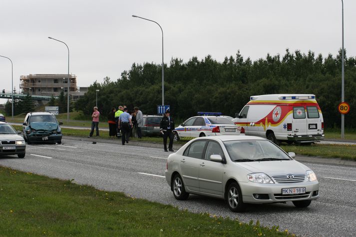 Fjórir voru fluttir á slysadeild.