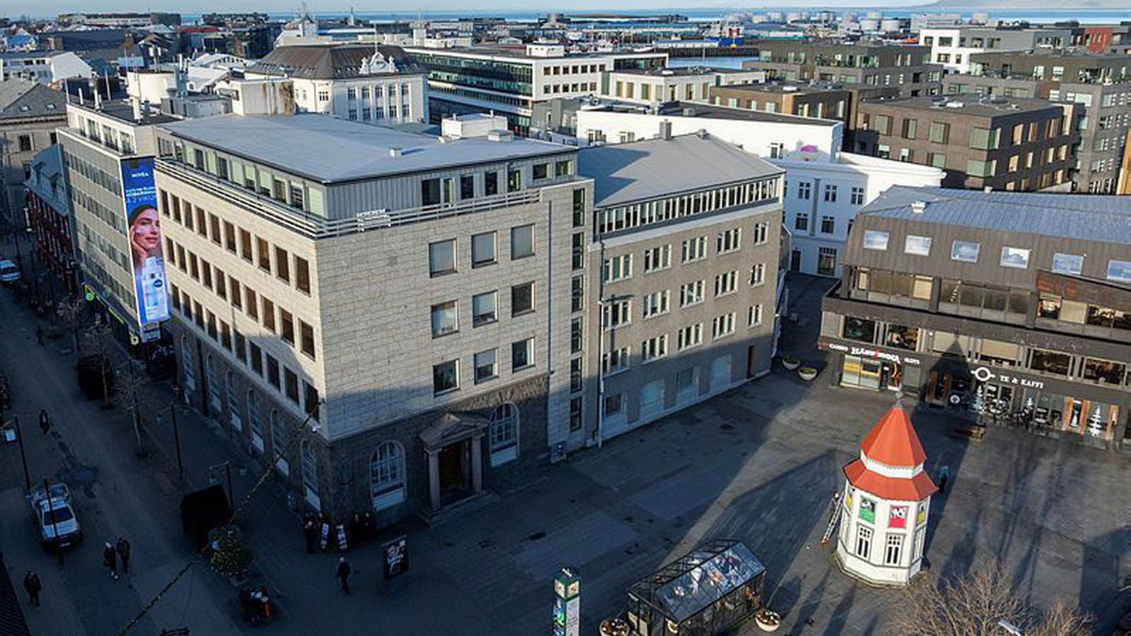 Á skil­orði eftir að hafa kýlt, skallað og bitið konu sína