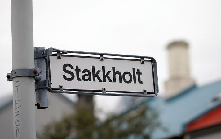 stakkholt Heyrnleysingjaskólinn var til húsa að Stakkholti í Reykjavík frá 1917 til 1971 þegar hann fluttist í Öskjuhlíð. Húsið sem skólinn var í við Stakkholtið hefur verið rifið. fréttablaðið/stefán