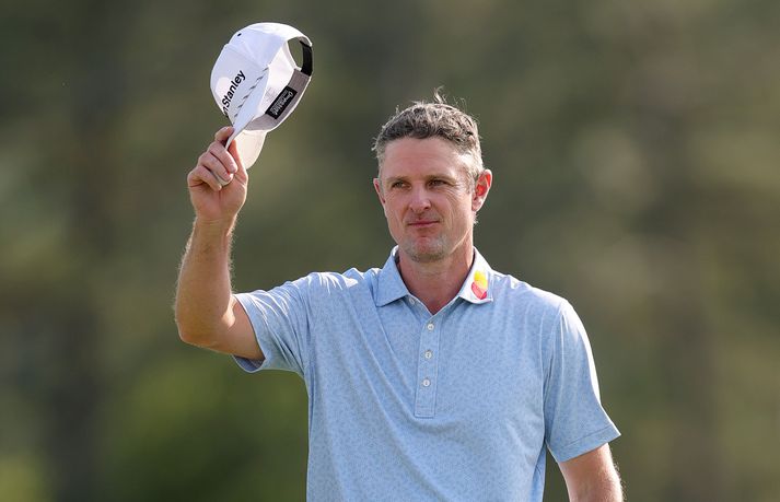Justin Rose spilaði frábærlega í dag og er með þriggja högga forystu á Mastersmótinu.