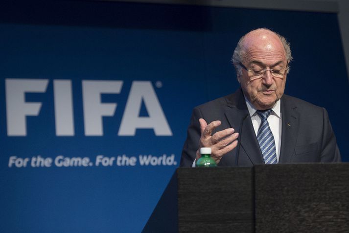 Blatter tilkynnir afsögn sína í dag.