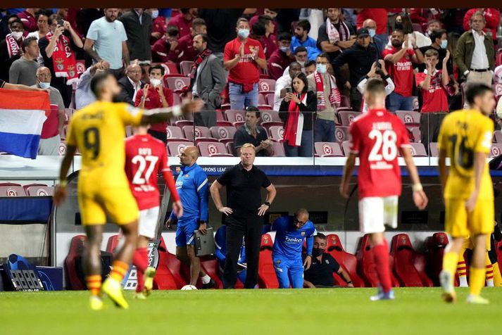 Ronald Koeman fylgist með liði sínu spila í gærkvöldi.