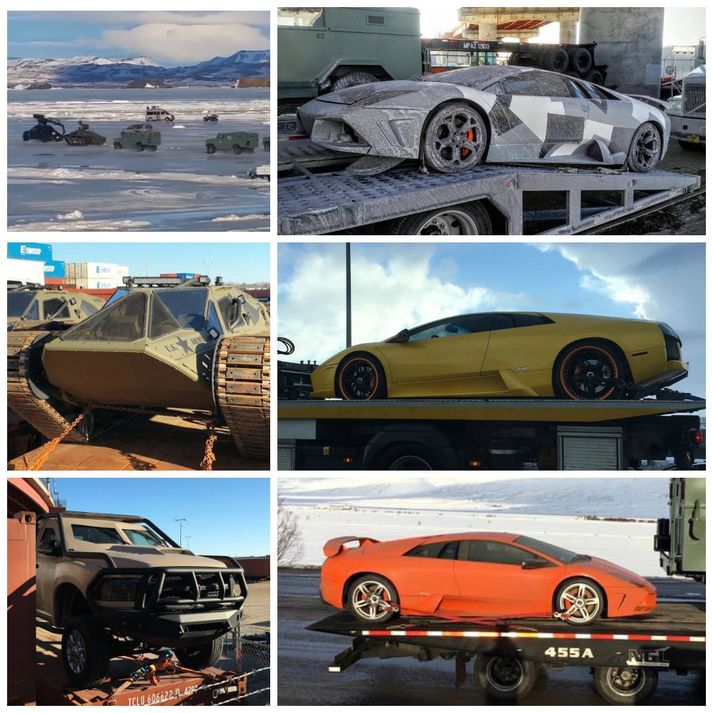 Íslendingar hafa verið duglegir að ná myndum af tryllitækjunum þegar þau hafa verið flutt milli staða síðustu vikur. Meðal annars hafa þessir flottu Lamborghini Murchielago sést, einnig herbílar, skriðdrekar og fleira.