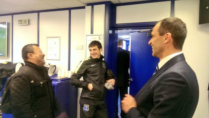 Wee með Baines og Martinez. Eðlilega skellihlæjandi.