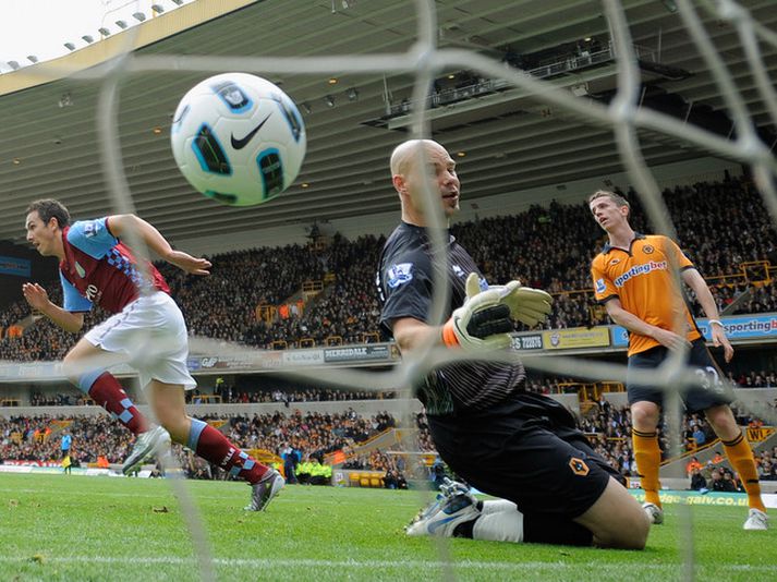 Stewart Downing fagnar hér einu marka sinna í vetur.