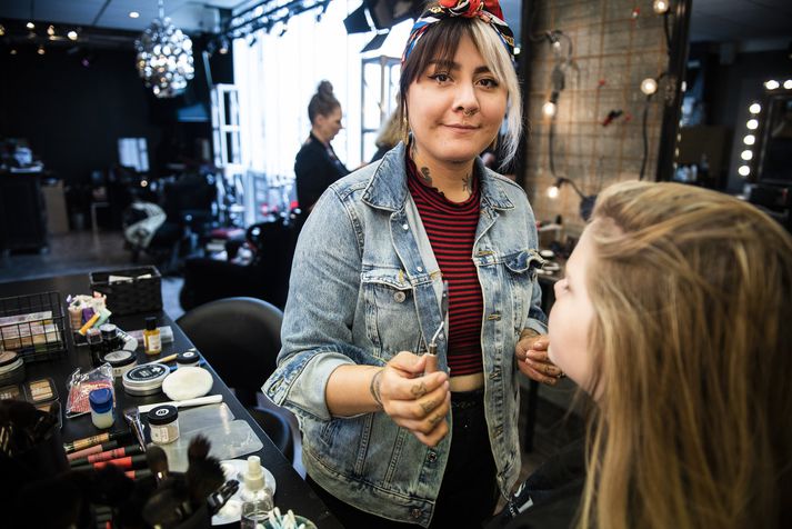 „Ísland er töfraland fyrir mig. Ég elska að ferðast og mig hefur alltaf dreymt að koma hingað. Ég kom hingað fyrst á síðasta ári þegar ég vann handritakeppni og fyrirtækið styrkti mig um ferð til Íslands,“ segir hún. 