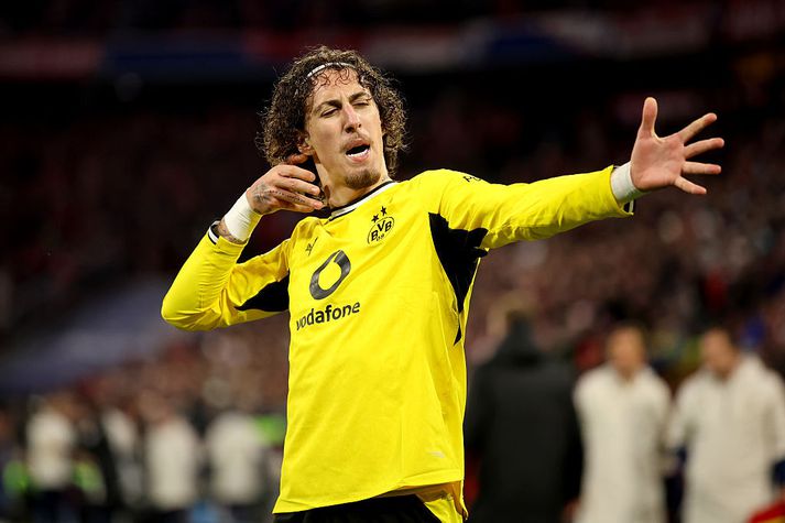 Fabio Silva fagnar jöfnunarmarkinu gegn Bayern í kvöld.