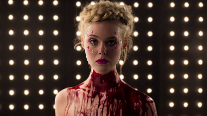 Neon Demon er gullfallega kvikmynduð og truflandi hryllingssaga sem dáleiðir í sinni geðveiki og skilur margt eftir sig.