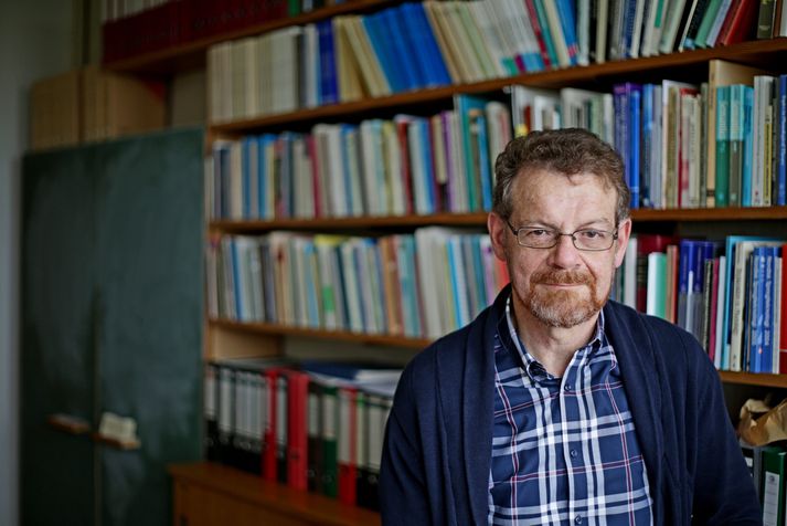 Eiríkur Rögnvaldsson er prófessor emeritus í íslenskri málfræði.