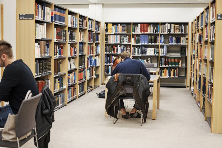 Á Landsbókasafni situr margur háskólaneminn og lærir fyrir próf í desembermánuði. 